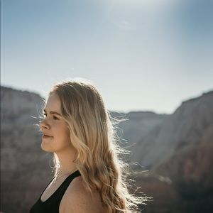 Meet your Posher, Larissa